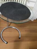 Beistelltisch mit runder Glasplatte in 33647