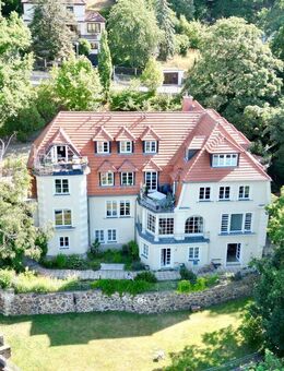 * hochwertige 3,5-Zimmer-Wohnung in sanierter und denkmalgeschützter Villa in grüner Lage am Elbhang * - Dresden