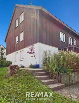 Abendsonne garantiert - 3,5-Zimmer-Dachgeschoss mit Balkon & Garage über Lenningen - Lenningen