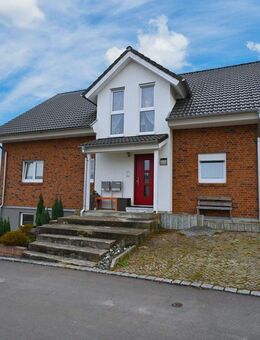 Zuhause ankommen! Gepflegtes Klinkerhaus mit Einliegerwohnung - Wilhelmsdorf (Baden-Württemberg)