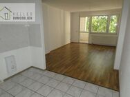 Ruhig gelegene 3-R-Wohnung mit Balkon, Aufzug, PKW-Stellplätze im Hof - Werdau