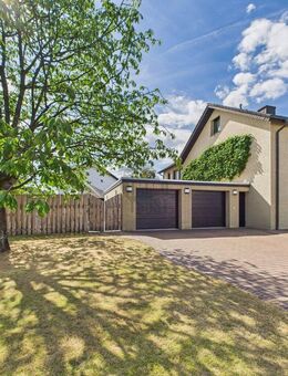 Massiv gebautes Zweifamilienhaus mit Kamin, Balkon & liebevollem Garten - Herzebrock-Clarholz