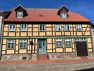 Denkmalgeschütztes Mehrfamilienhaus / Provisionsfrei - Sternberg