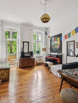 Bezugsfreie charmante 3-Zimmer-Altbauwohnung mit Balkon und Blick auf den Boxhagener Platz - Berlin