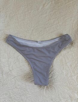 Bikini-Hose – sinnlich, eng, und nicht ohne Spuren - Stuttgart Zentrum