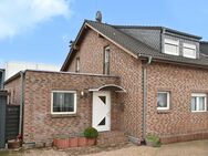 Zweifamilienhaus mit Haus-im-Haus-Charakter, Garten und Carport in Essen - Altenessen - Essen