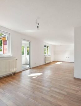 Königstein: Elegante Familienwohnung (105 m2) mit 3 Zimmern, Loggia, Terrasse & Carport-Stellplatz! - Königstein (Sächsische Schweiz)