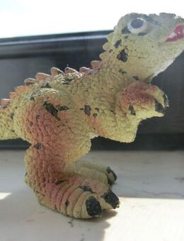 Dino-Figur / Hartgummi / Dinosaurier /neuwertig / unbespielt - Duisburg
