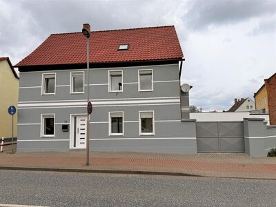 Erstbezug in ein Einfam. Haus mit viel Platz und Toreinfahrt/Garage