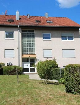 Grüne Lage: Stilvolle 3-Zimmer-Wohnung mit Balkon und Garten - Stuttgart
