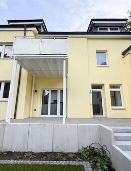 Frisch sanierte 4 Zimmer-Wohnung mit Terrasse mitten in Rissen - Hamburg