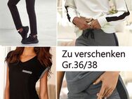Junge Dame ab 18Jahre gesucht welche kann neue Bekleidung Gr. 36/38 Kostenlos gebrauchen kann-NEUWARE ! - Bremen