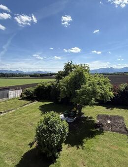 "RESERVIERT" 3 Wohneinheiten = 190 m² Wohnfläche - 1.360 m² Grund - Garage - Parkplätze - Großkarolinenfeld