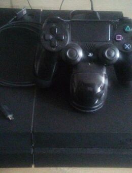 Playstation 4 mit einigen Spielen, top Zustand 1 TB Speicher. Selten benutzt. - Mönchengladbach