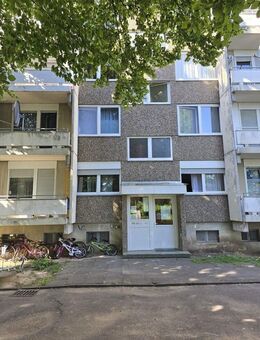 Frisch sanierte 4 Zimmer Wohnung mit Aufzug und Balkon in Niederkassel - gerne auch Jobcenter - Niederkassel