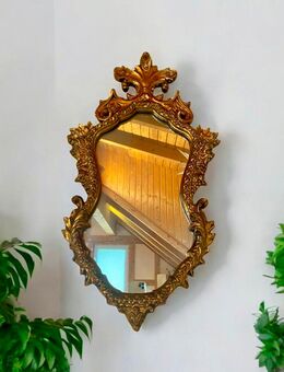 Vergoldeter Holzspiegel aus der Barock Zeit Handgeschnitzt mit schönen Ornamenten - Frankenberg (Eder)