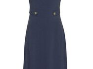 LASCANA Midikleid mit dekorativen Riegeln und goldenen Zierknöpfen, bügelfrei