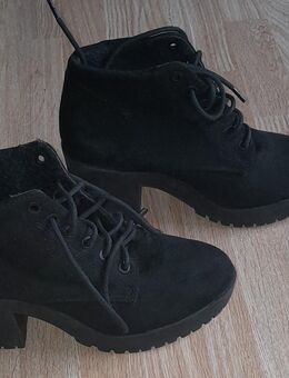 schwarze Plateau-Schnür-Stiefeletten Gr. 37 von New Yorker - Gaggenau