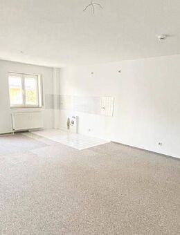 Helle Wohnung mit Balkon und Fahrstuhl !! Ideal als Renditeobjekt geeignet. - Zittau