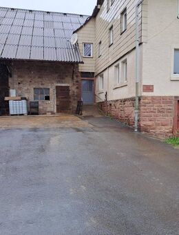 Renovierungsbedürftiges Hofanwesen mit großem Grundstück & 850 € Mieteinnahmen / 205.000 € - Walldürn