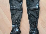 Damen Overknee Stiefel in spitzer Form und Stilettoabsatz, schwarz glänzend / Größe 43 / Neu - Marl (Nordrhein-Westfalen)