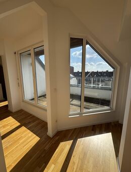 Moderne Dachgeschoss-Maisonette Wohnung in Altbau - ruhig & zentral in München-Laim - München