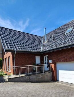 Freistehendes Zweifamilienhaus mit großem Garten in Leopoldshöhe - Leopoldshöhe
