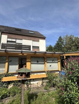 Reiheneckhaus mit fast 150 m² Wohnfläche, schönem Grundstück, Wintergarten und Doppelgarage - Schwanstetten