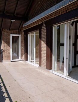 LICHTDURCHFLUTETES DACHGESCHOSS-JUWEL MIT LOGGIA, KAMIN & GARTENIDYLLE !!! - Iserlohn