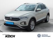 VW T-Roc, 1.5 TSI Life, Jahr 2023 - Gaildorf