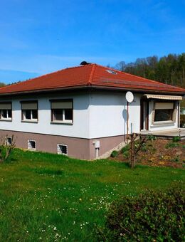 Stopp: Einfamilienhaus im bungalowähnlichen Stil mit voll ausgebautem Untergeschoss in Ebersbach (bei Döbeln) - Döbeln