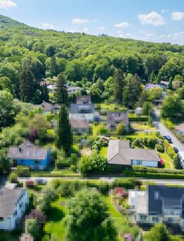 Ruhig Wohnen im Siebgebirge am Waldrand auf einer Ebene mit Option auf zweite Wohnung - Königswinter