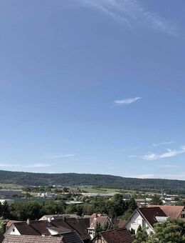 Traumhafte ETW mit großem Südbalkon u. Blick auf den Stromberg – inkl. zusätzl. Nutzfläche in Güglingen - Güglingen