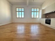 Historischer Charme für die ganze Familie - 4 Zimmer mit EBK, Balkon und 2 Bädern - Halle (Saale)