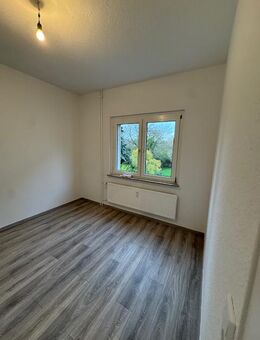 Frisch renovierte 1-Zimmer-Wohnung mit großer Küche! - Essen