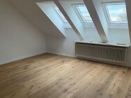 +++ Top sanierte Dachgeschoss Wohnung, neues Badezimmer mit Tageslicht, neue Elektrik, hochwertiger Fussboden u.v. mehr +++ - Wuppertal