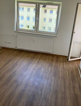 Schöne 2,5-Zimmer Wohnung mit neuen Bodenbelägen und Balkon zu vermieten - Schlüchtern