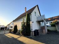 Freistehendes Einfamilienhaus auf tollem Grundstück (bebaubar) mit Balkon, Garage + Nebengebäuden - Linkenheim-Hochstetten