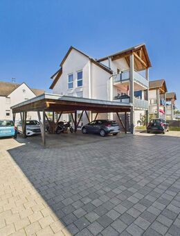 Neue Heizung! EE-Klasse B. 4 Zi. Glasfaser, Holzparkett, TLB, EBK, Carport, Balkon, Gäste WC, Keller - Köngen