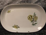 Weiße ovale Porzellan Servierplatte von KAHLA / DDR Vintage / Blumenmotiv Rose - Zeuthen