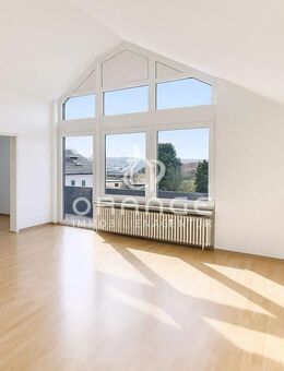 ** HELLE ZWEIZIMMER DACHGESCHOSS WOHNUNG ** - MIT BALKON IN BEGEHRTER LAGE IN STUTTGART-VAIHINGEN - - Stuttgart
