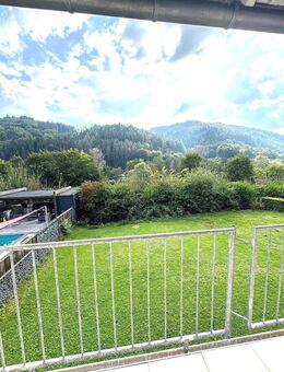 Frei ab sofort / 3-Zimmerwohnung im Erdgeschoss im 3 Familienhaus mit überdachtem Balkon - Kordel