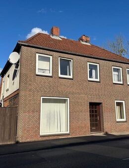 Sanierungsbedürftiges Einfamilienhaus mit viel Potenzial, Nebengebäuden und Garten in Zentraler Lage von Oldenburg - Oldenburg (Holstein)