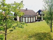Westerburg: Freistehendes Einfamilienhaus mit Garagen und großem Areal - Westerburg