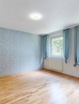 Attraktive Kapitalanlage: Modernisierte Zwei-Zimmer-Wohnung mit Stellplatz - Frankfurt (Main)