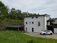 Neuwertige Eigentumswohnung in kleinem Dreifamilienhaus mit großem Carport in Sigmaringen. - Sigmaringen