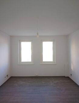 Anfragen NUR per E-Mail. Kleine Top Sanierte 3-Zimmer Wohnung. - Bremerhaven