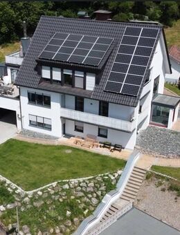 RESERVIERT!!! Blick über die Dächer von Kulmbach! Saniertes Drei-Familien-Haus mit Wärmepumpe und Photovoltaikanlage - Kulmbach