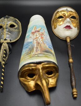 Drei venezianische Masken  für Karneval, Maskerade oder Dekoration. - München