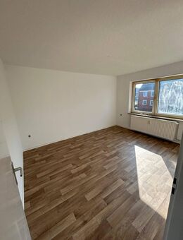 Renovierte 2 Zimmer-Wohnung in Esens - Esens